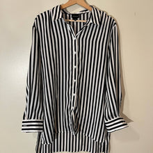 Load image into Gallery viewer, Who What Wear Striped Button Down size Medium
