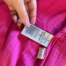 Load image into Gallery viewer, Gap Hot Pink Button Down size XS
