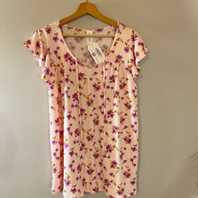 Load image into Gallery viewer, NWT Honeyme Floral Top size Small
