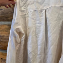 Load image into Gallery viewer, Knox Rose Button Down Long Sleeve Shirt size XL
